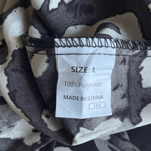 Dokotoo Black White Pattern Oversized V Neck Romper Jumpsuit Women’s Large NWT - Picture 9 of 9